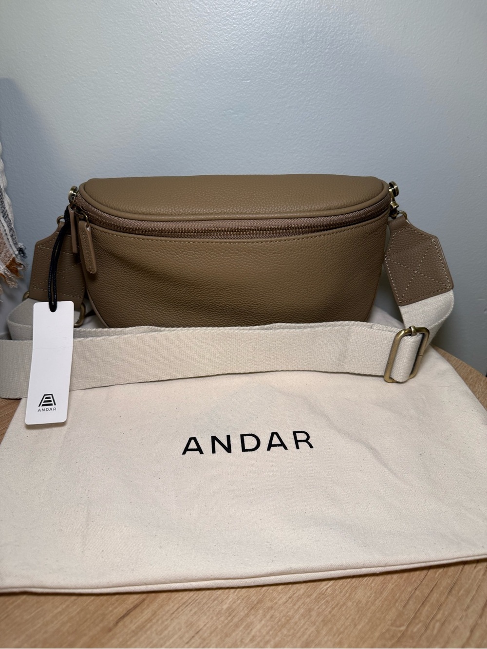 ANDAR Waymaker Belt Bag in Latte Togo